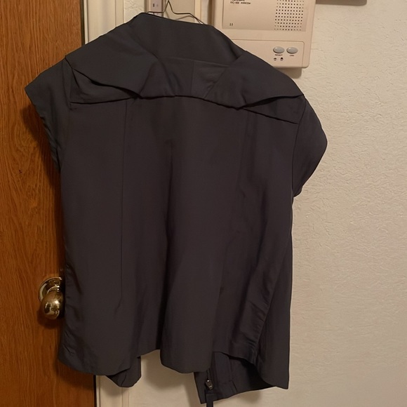 Vera Wang Short Sleeve Jacket - Picture 6 of 6